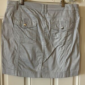 White House black market light gray skirt size 8